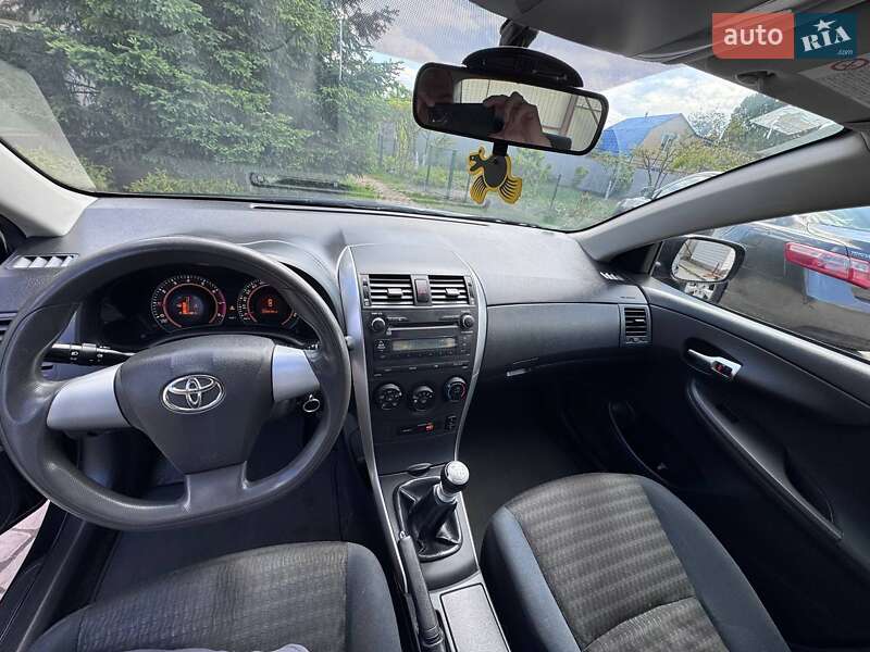 Седан Toyota Corolla 2010 в Киеве