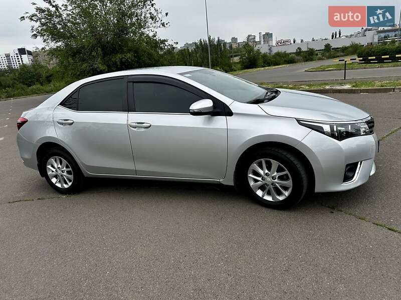 Седан Toyota Corolla 2013 в Кривому Розі