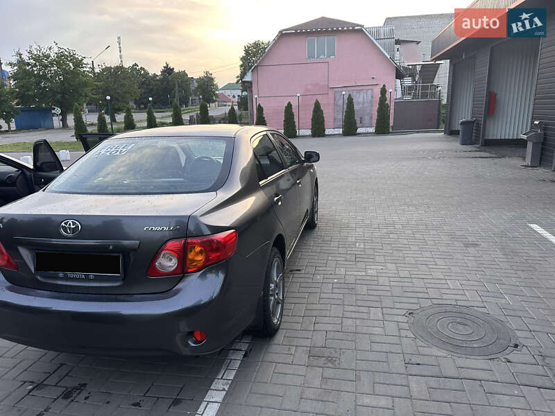 Седан Toyota Corolla 2008 в Лозовій