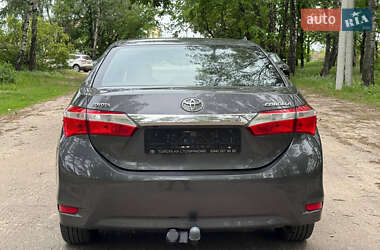 Седан Toyota Corolla 2017 в 