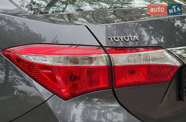 Седан Toyota Corolla 2017 в 