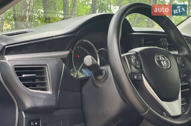 Седан Toyota Corolla 2017 в 