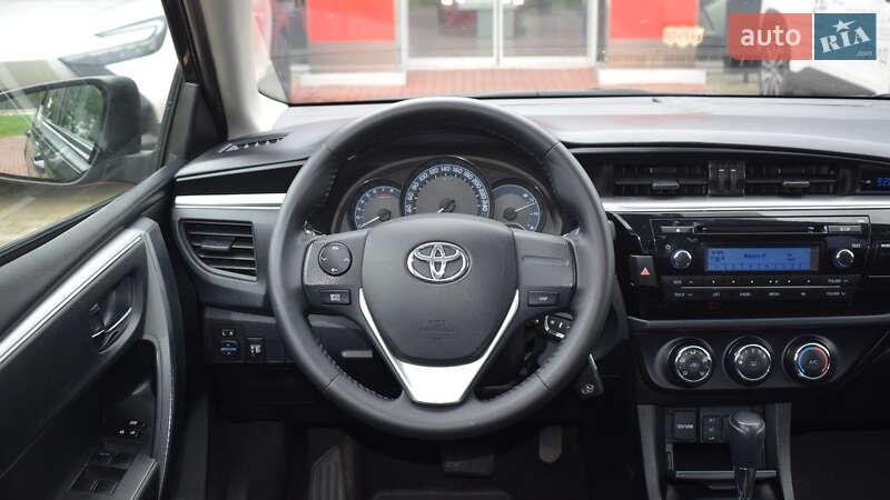 Седан Toyota Corolla 2014 в Житомире