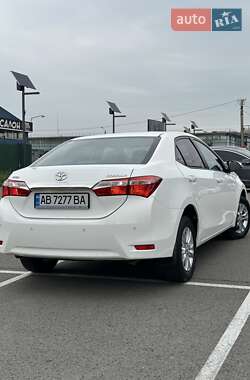 Седан Toyota Corolla 2015 в 