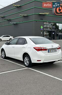 Седан Toyota Corolla 2015 в 