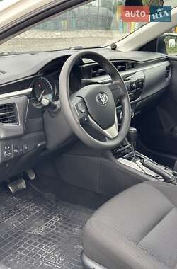 Седан Toyota Corolla 2015 в 
