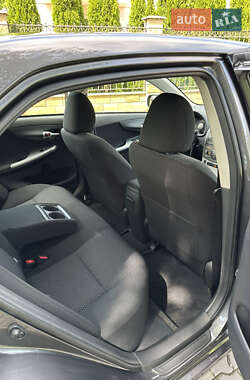 Седан Toyota Corolla 2010 в 