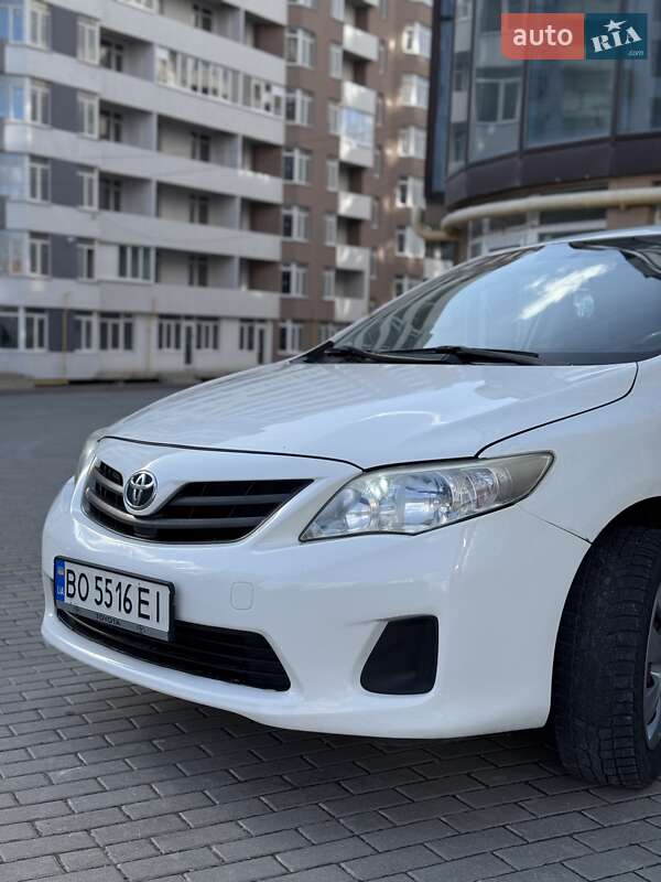 Седан Toyota Corolla 2011 в Тернополе