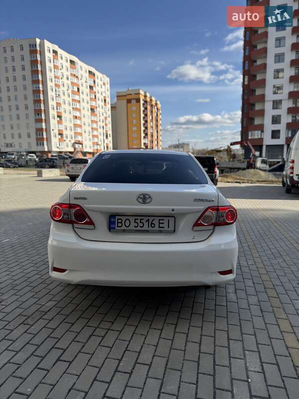 Седан Toyota Corolla 2011 в Тернополе