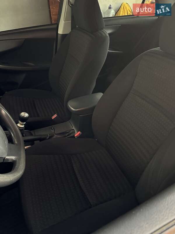 Седан Toyota Corolla 2011 в Луцке