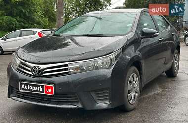 Седан Toyota Corolla 2015 в Киеве