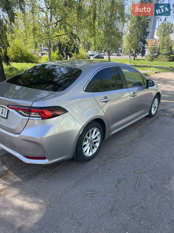 Седан Toyota Corolla 2019 в Киеве