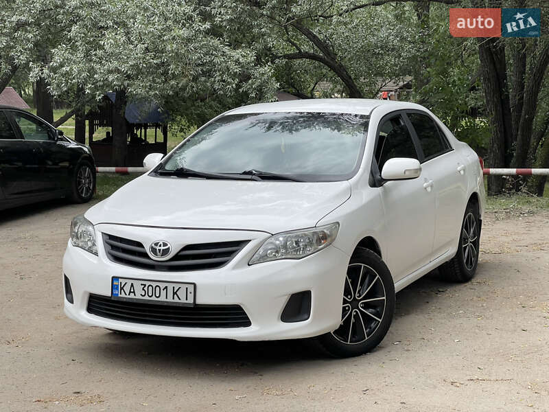 Седан Toyota Corolla 2012 в Сумах