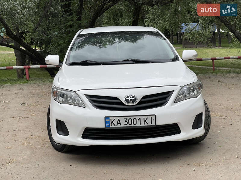Седан Toyota Corolla 2012 в Сумах