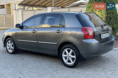 Хэтчбек Toyota Corolla 2003 в 