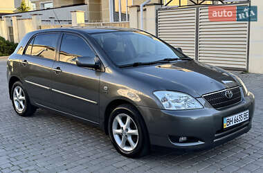 Хэтчбек Toyota Corolla 2003 в 