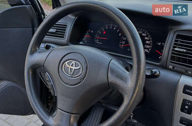 Хэтчбек Toyota Corolla 2003 в 