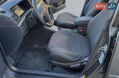Хэтчбек Toyota Corolla 2003 в 