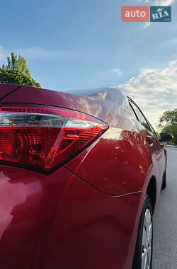 Седан Toyota Corolla 2013 в 