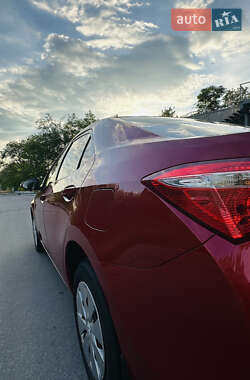 Седан Toyota Corolla 2013 в 