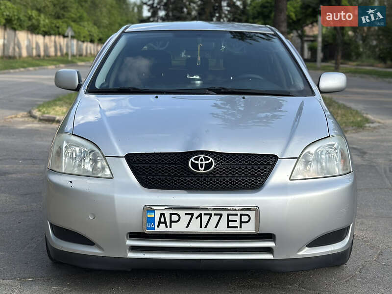 Хэтчбек Toyota Corolla 2003 в 