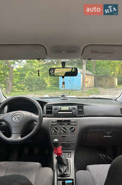 Хэтчбек Toyota Corolla 2003 в 