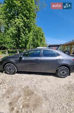 Седан Toyota Corolla 2015 в 