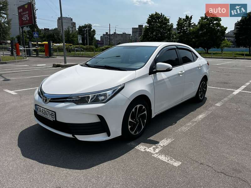 Седан Toyota Corolla 2018 в Києві