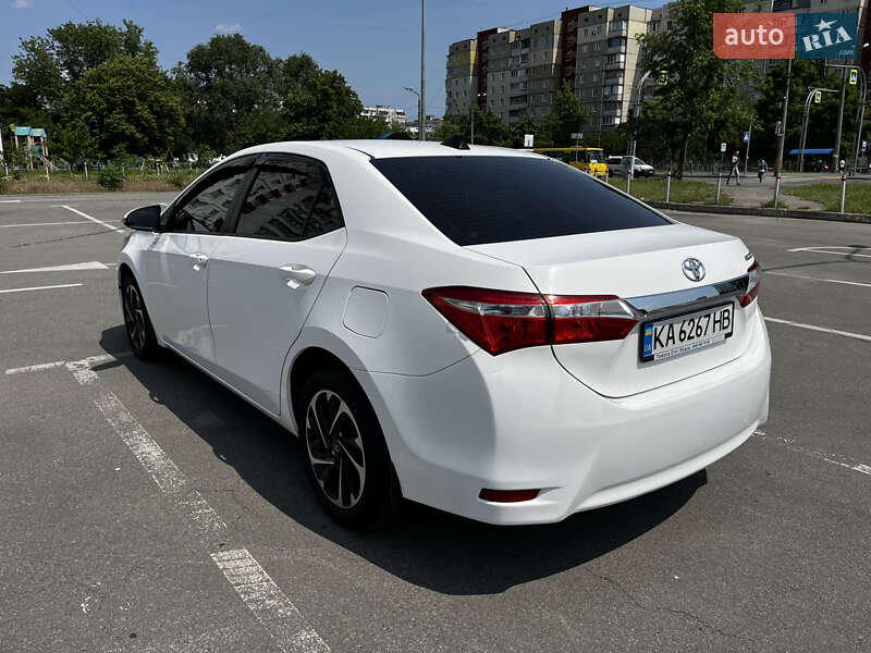 Седан Toyota Corolla 2018 в Києві