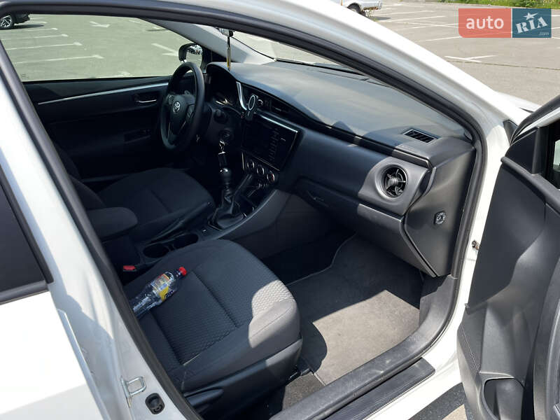 Седан Toyota Corolla 2018 в Києві