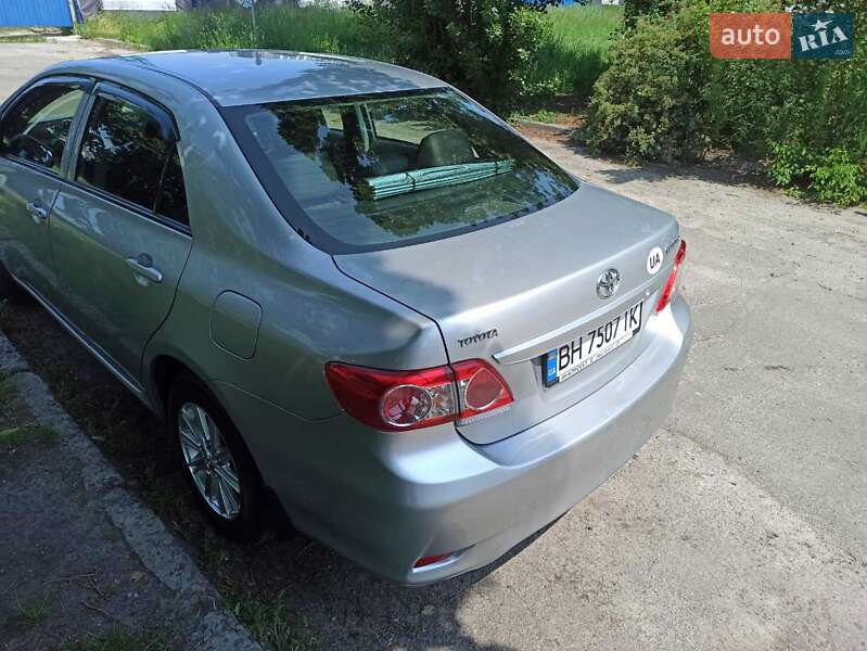 Седан Toyota Corolla 2010 в Києві