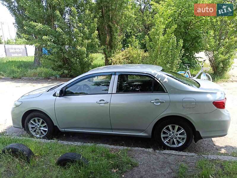 Седан Toyota Corolla 2010 в Києві