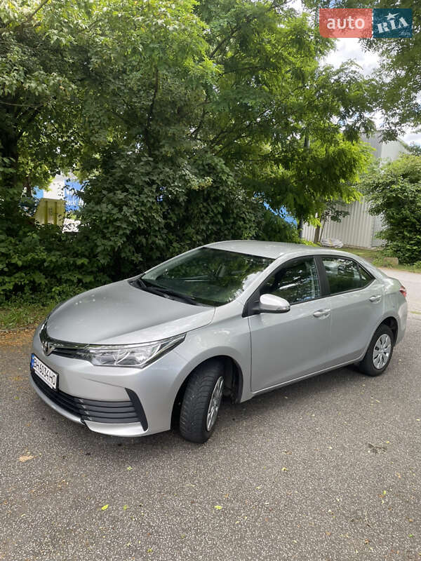 Седан Toyota Corolla 2017 в Умани