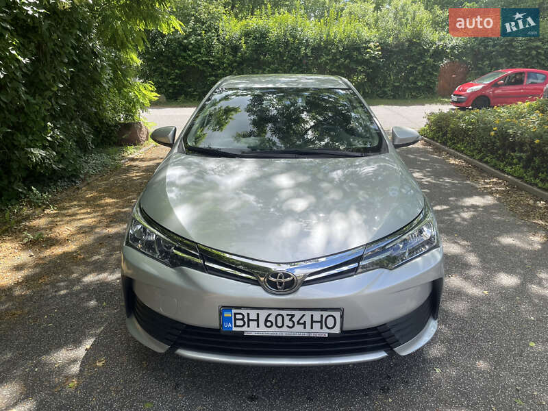 Седан Toyota Corolla 2017 в Умани
