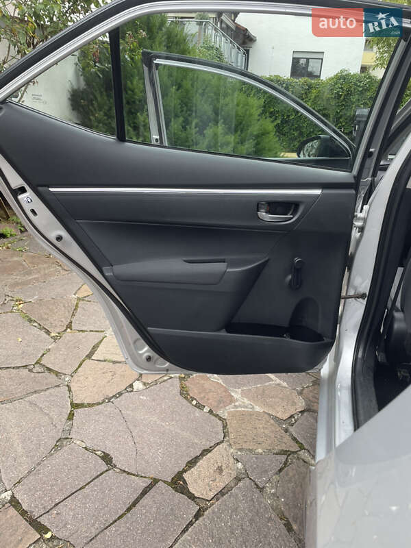 Седан Toyota Corolla 2017 в Умани