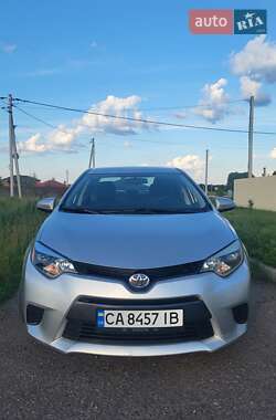 Седан Toyota Corolla 2016 в Черкасах