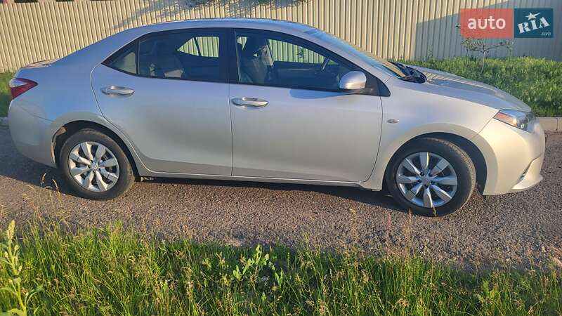 Седан Toyota Corolla 2016 в Черкасах