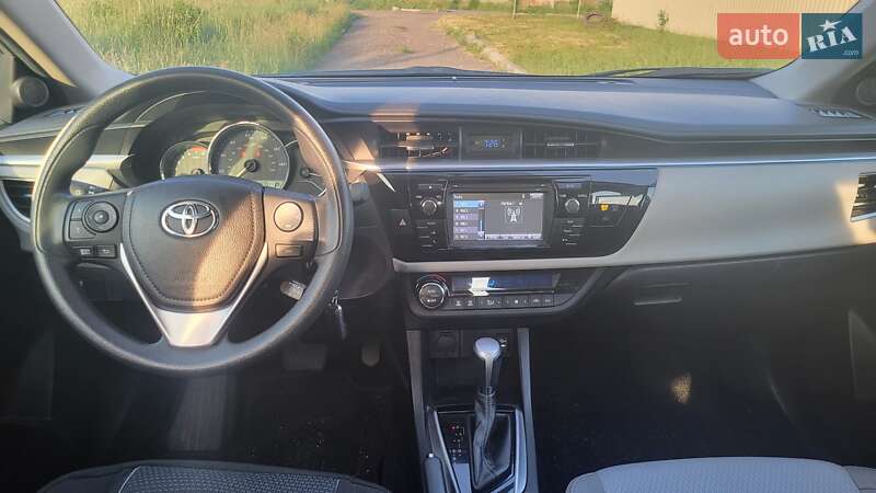 Седан Toyota Corolla 2016 в Черкасах