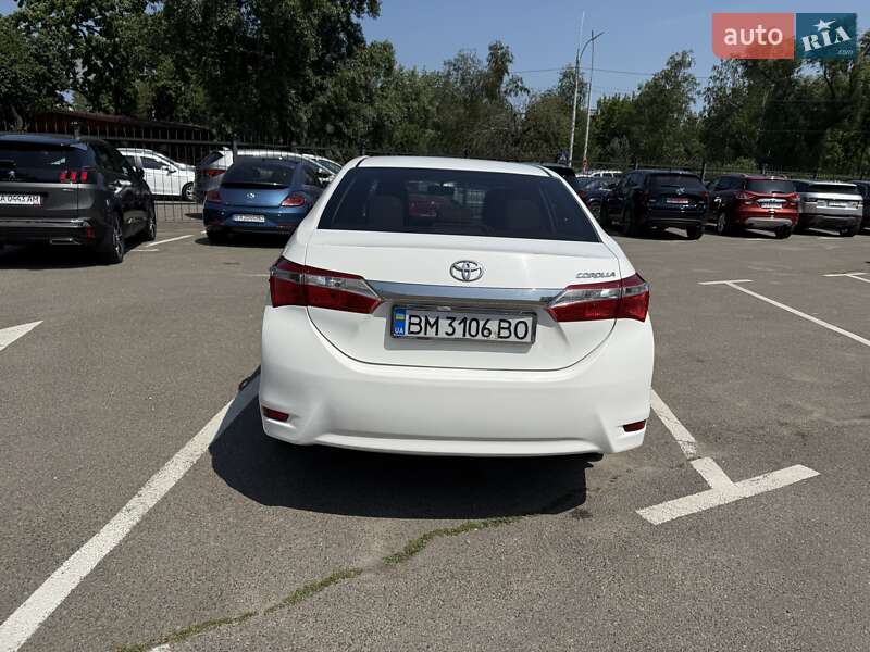 Седан Toyota Corolla 2017 в Киеве