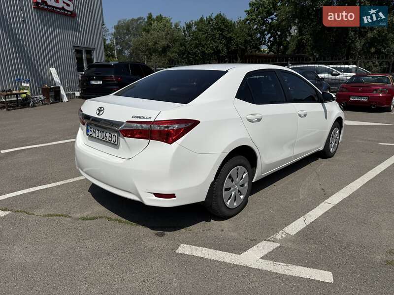 Седан Toyota Corolla 2017 в Киеве