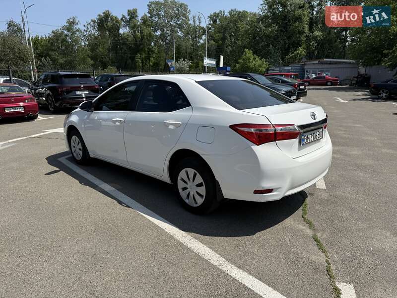 Седан Toyota Corolla 2017 в Киеве