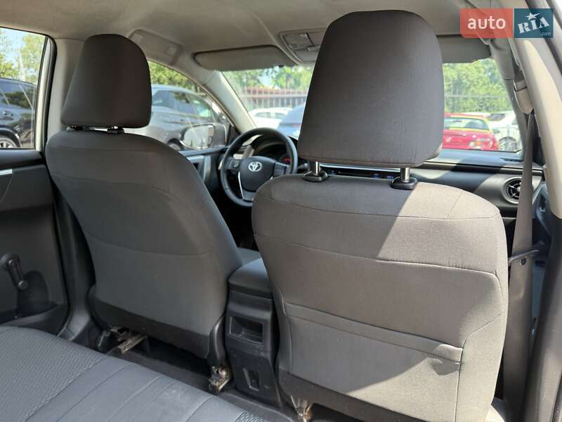 Седан Toyota Corolla 2017 в Киеве