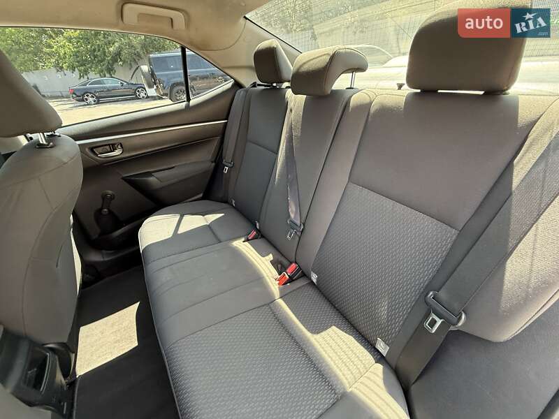 Седан Toyota Corolla 2017 в Киеве