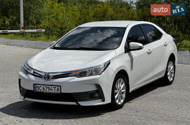 Седан Toyota Corolla 2018 в 