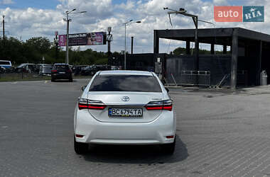 Седан Toyota Corolla 2018 в 