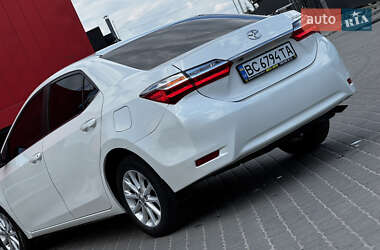 Седан Toyota Corolla 2018 в 