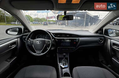 Седан Toyota Corolla 2018 в 