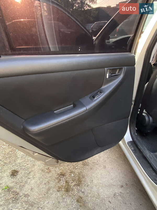 Хетчбек Toyota Corolla 2006 в Дніпрі