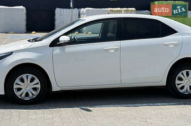 Седан Toyota Corolla 2015 в 