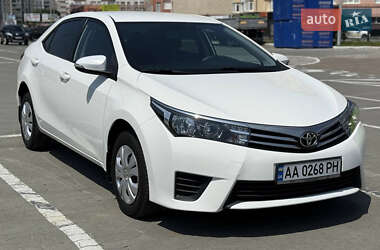 Седан Toyota Corolla 2015 в 